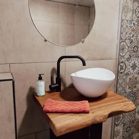 Vakantiehuis Cosy With Private Garden *