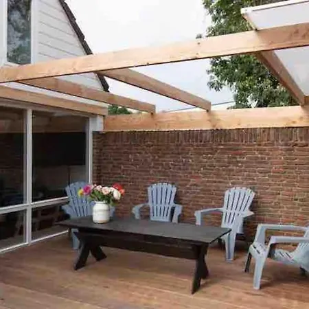 Cosy With Private Garden *