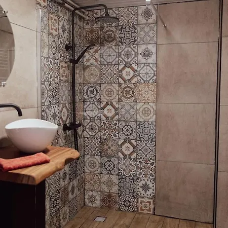 Cosy With Private Garden *