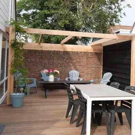 Cosy With Private Garden Vakantiehuis