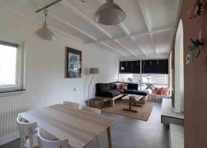 Vakantiehuis Cosy With Private Garden Noordwijkerhout