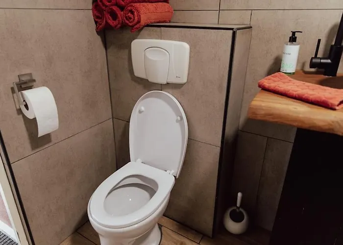 Cosy With Private Garden *