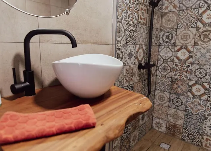 Cosy With Private Garden *