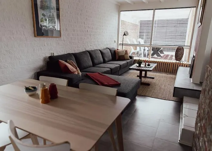 Cosy With Private Garden *