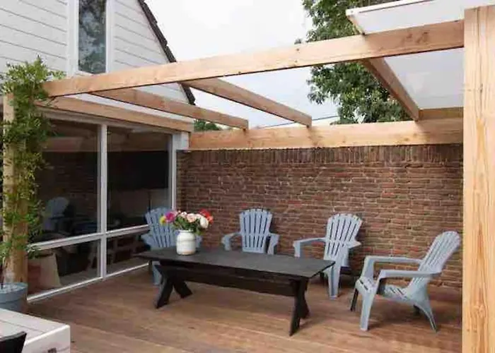 Cosy With Private Garden *